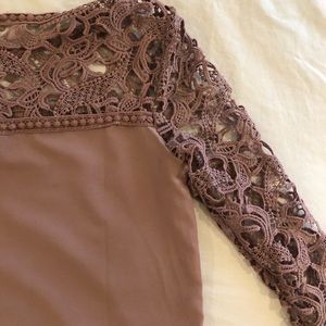 Laced sleeve top